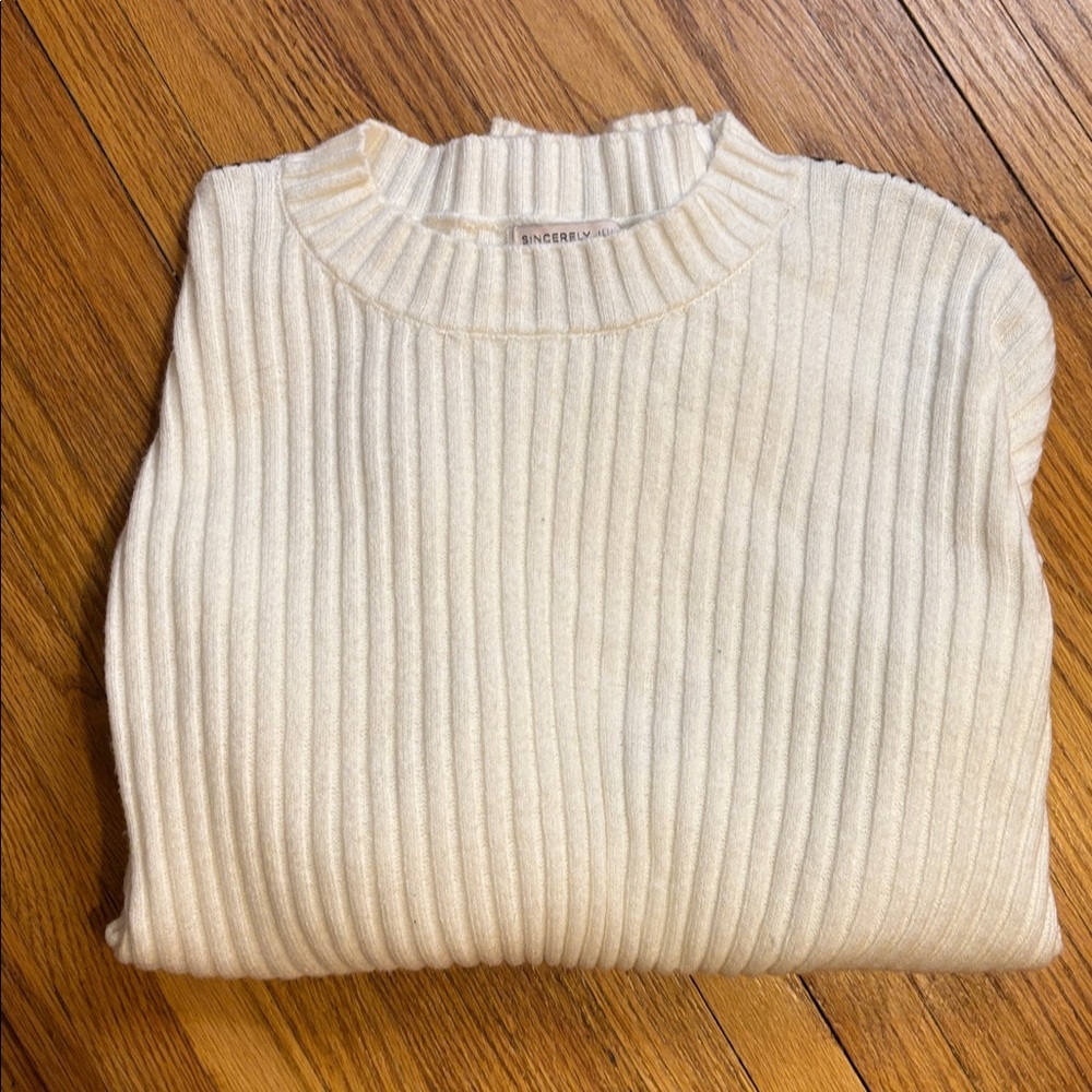cute cream sweater, perfect for fall
